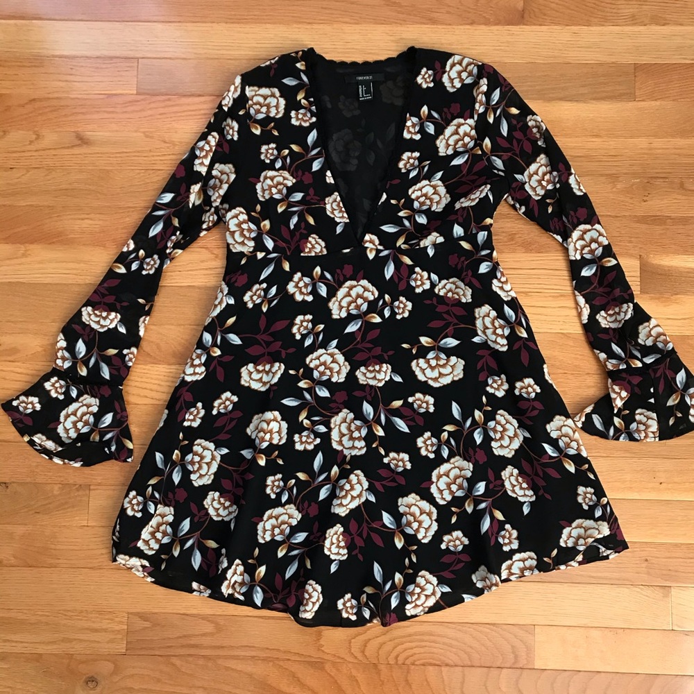 Forever 21 Black Floral Long Sleeve Dress
